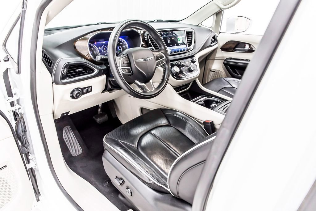 Used 2022 Chrysler Pacifica Limited w/ Uconnect Theater Family Group image 29