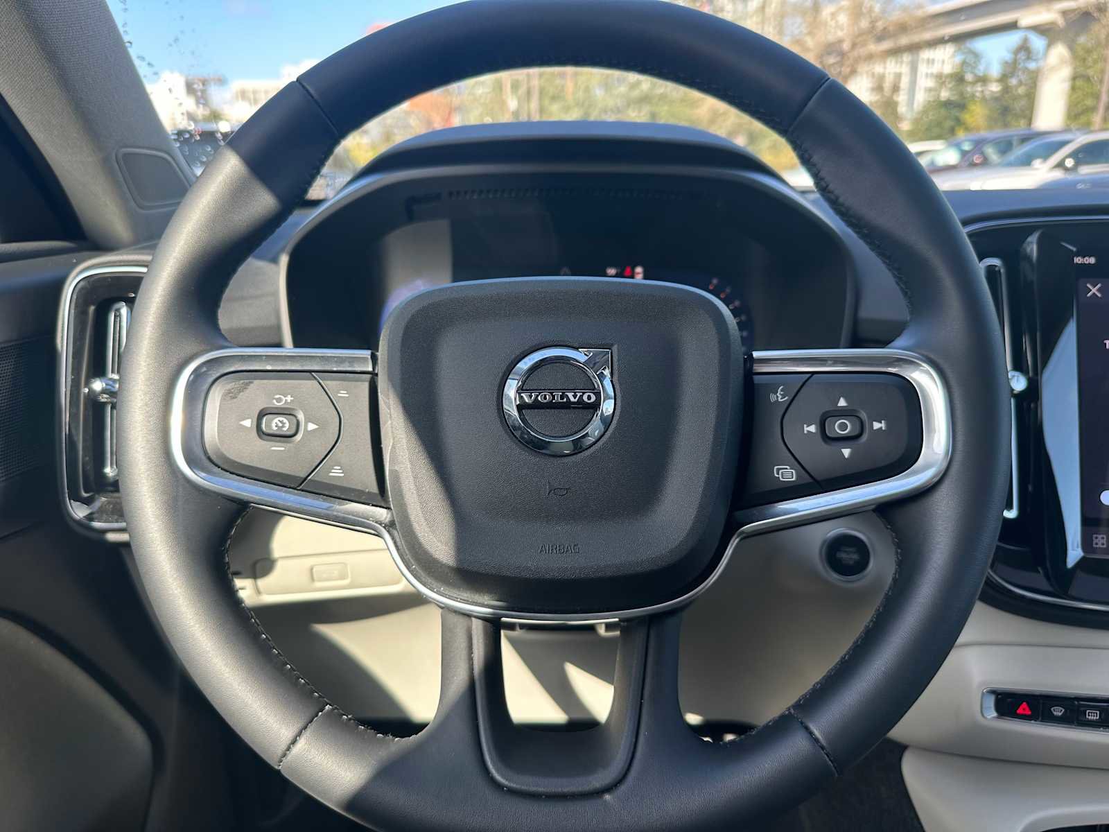 Used 2025 Volvo XC40 B5 Plus w/ Protection Package Premier AWD/4WD image 24