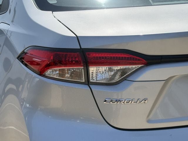Used 2025 Toyota Corolla LE FWD image 6