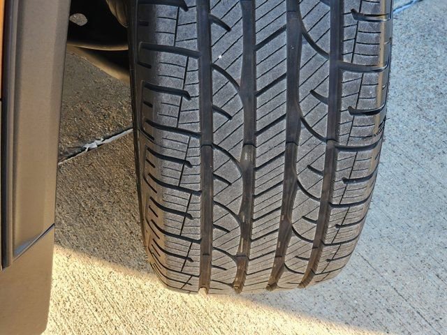 Used 2025 Chevrolet Traverse LT image 18