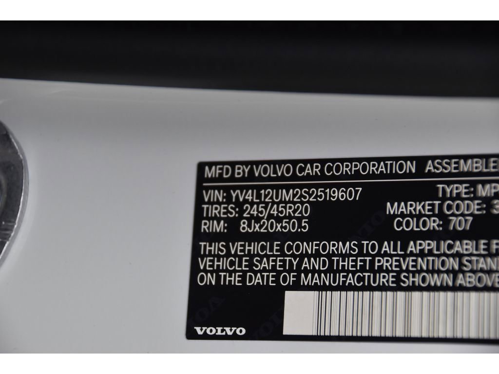 Certified 2025 Volvo XC40 B5 Ultra w/ Protection Package Premier image 36