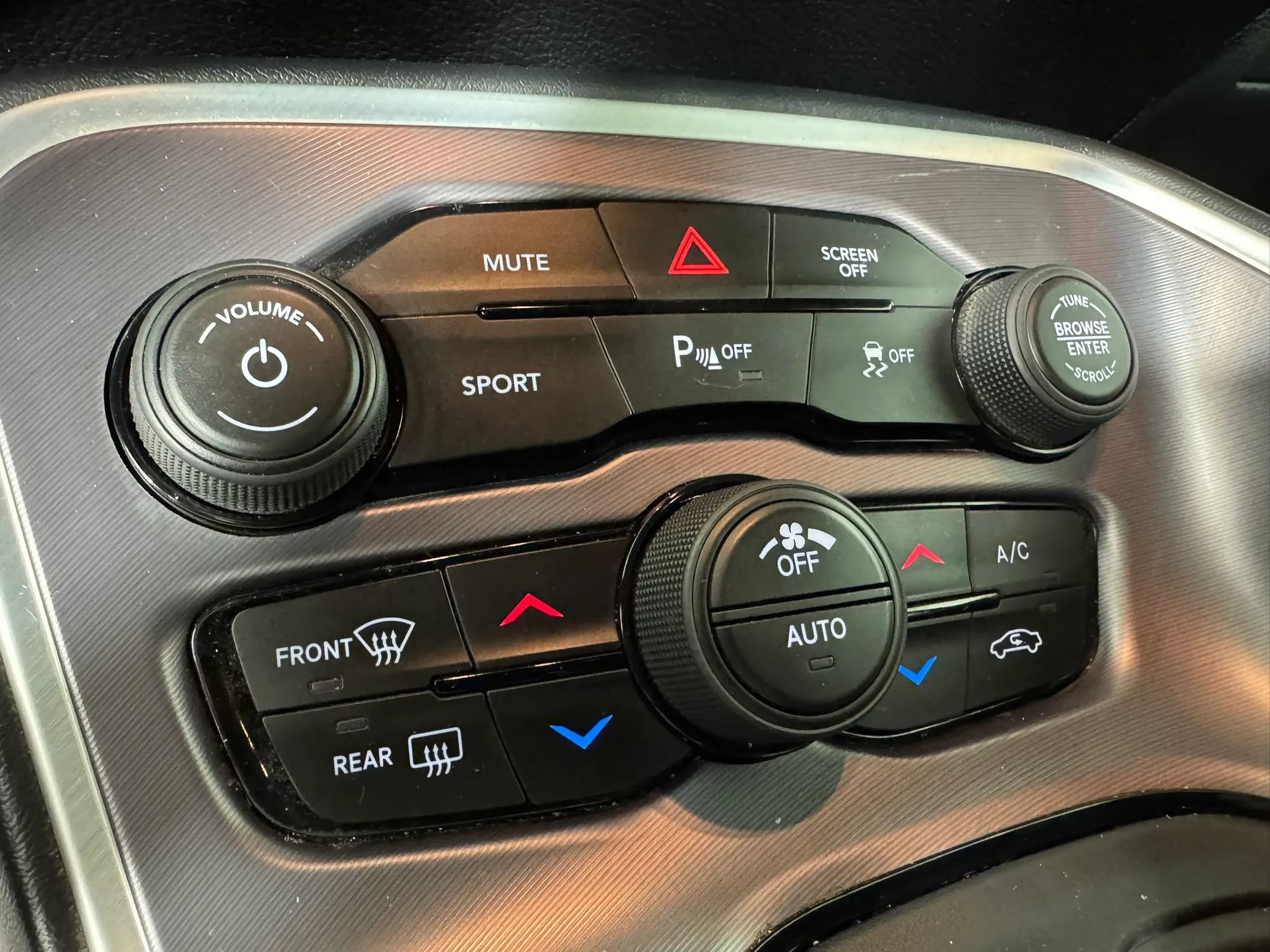 Used 2021 Dodge Challenger SXT w/ Driver Convenience Group RWD image 19