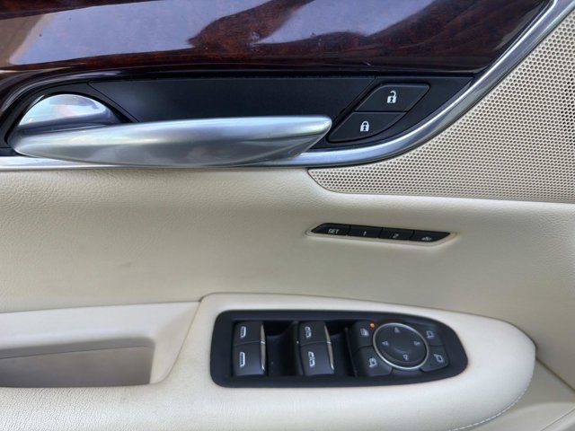 Used 2018 Cadillac XT5 Luxury w/ Driver Awareness Package FWD image 9