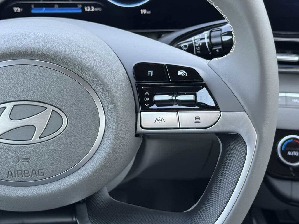 New 2025 Hyundai Elantra SEL w/ Cargo Package image 18