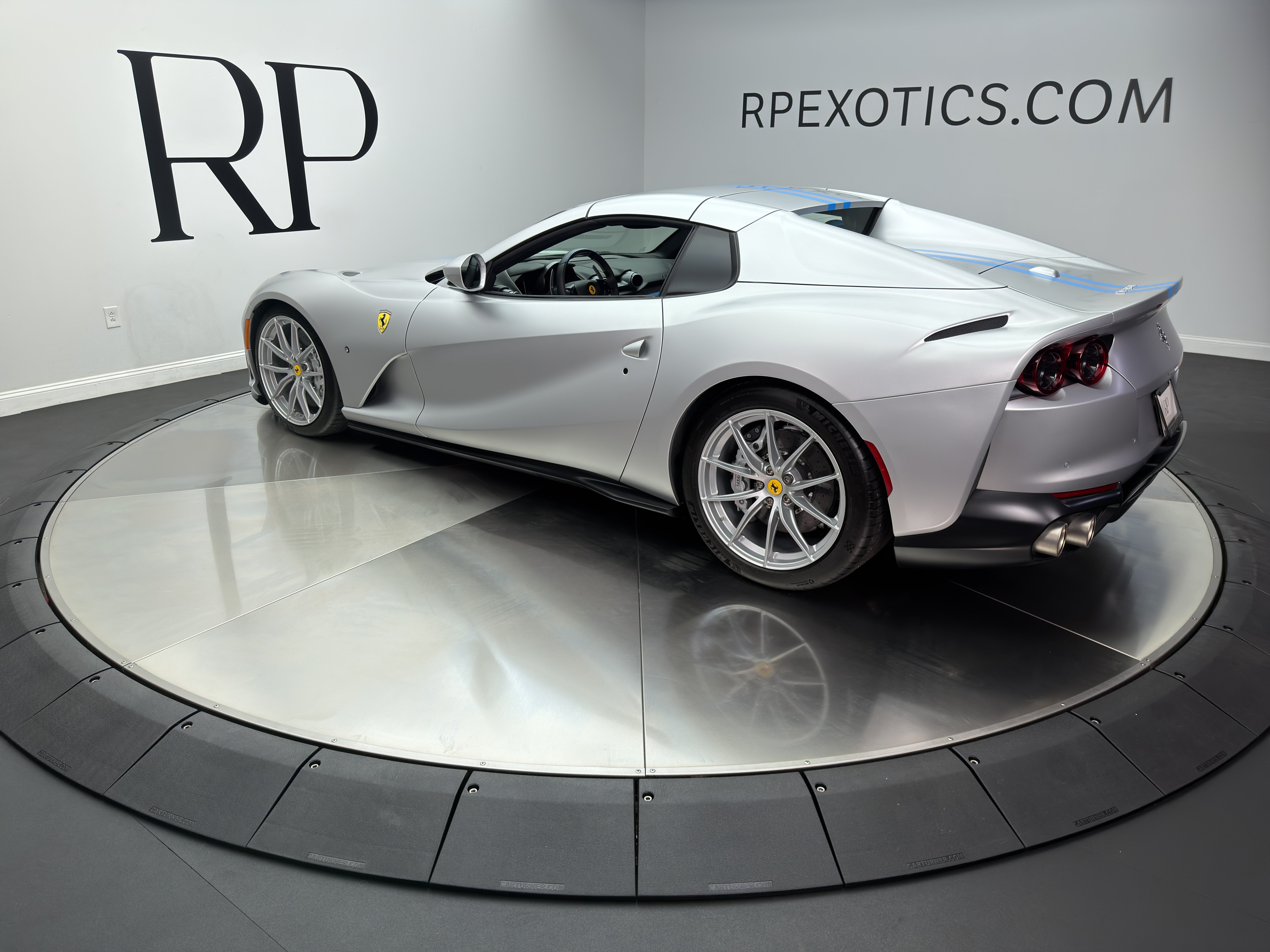 Used 2023 Ferrari 812 GTS RWD image 15