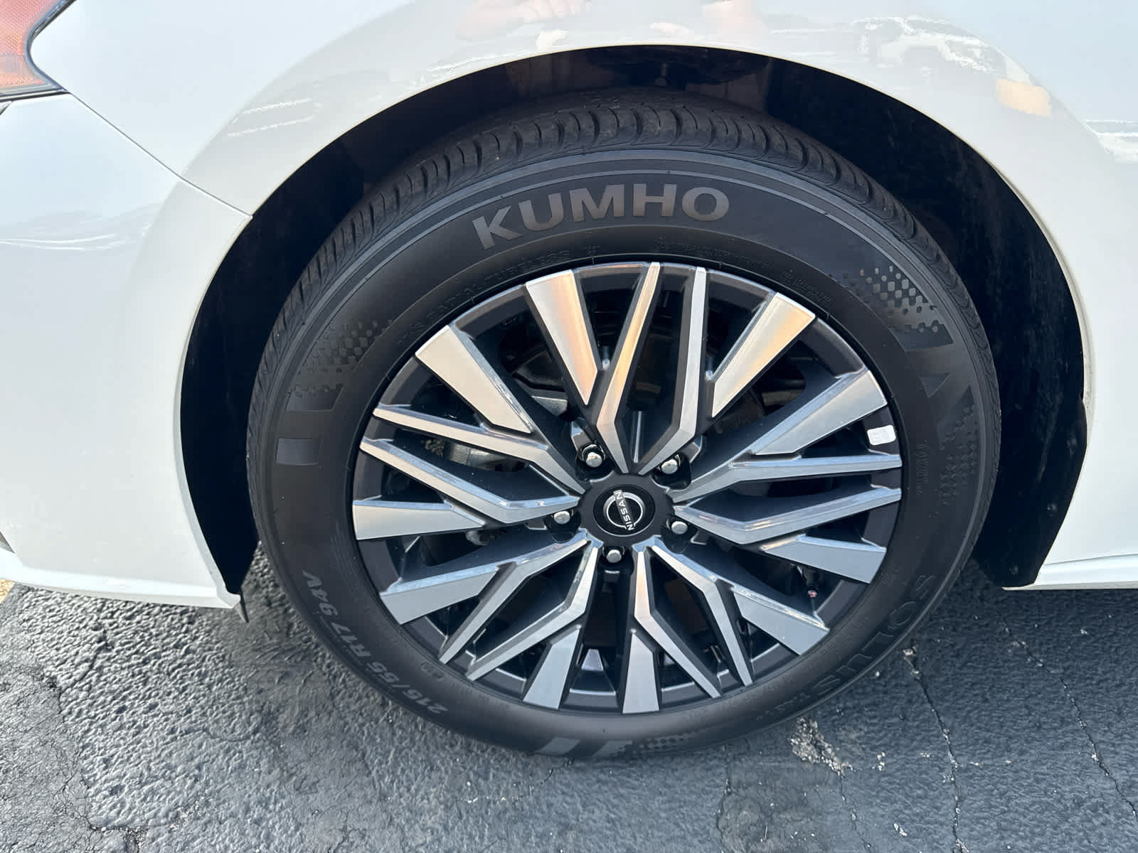Used 2025 Nissan Altima 2.5 SV FWD image 9