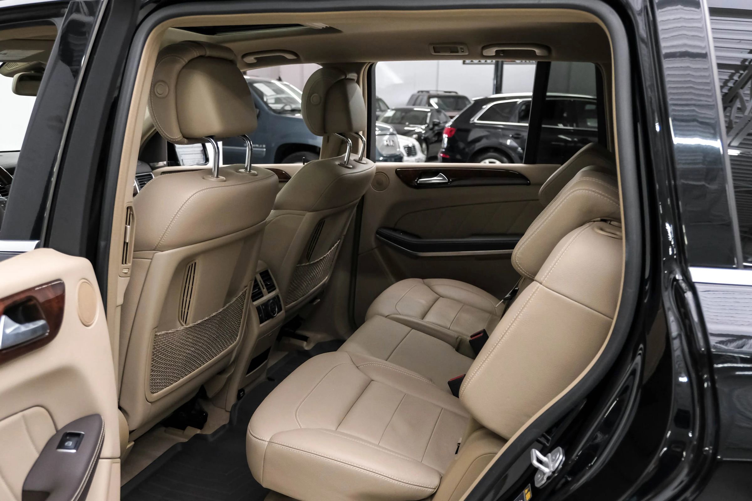Used 2015 Mercedes-Benz GL 550 4MATIC image 30