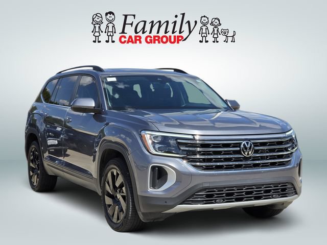 Used 2024 Volkswagen Atlas SE w/ Panoramic Sunroof Package FWD image 2
