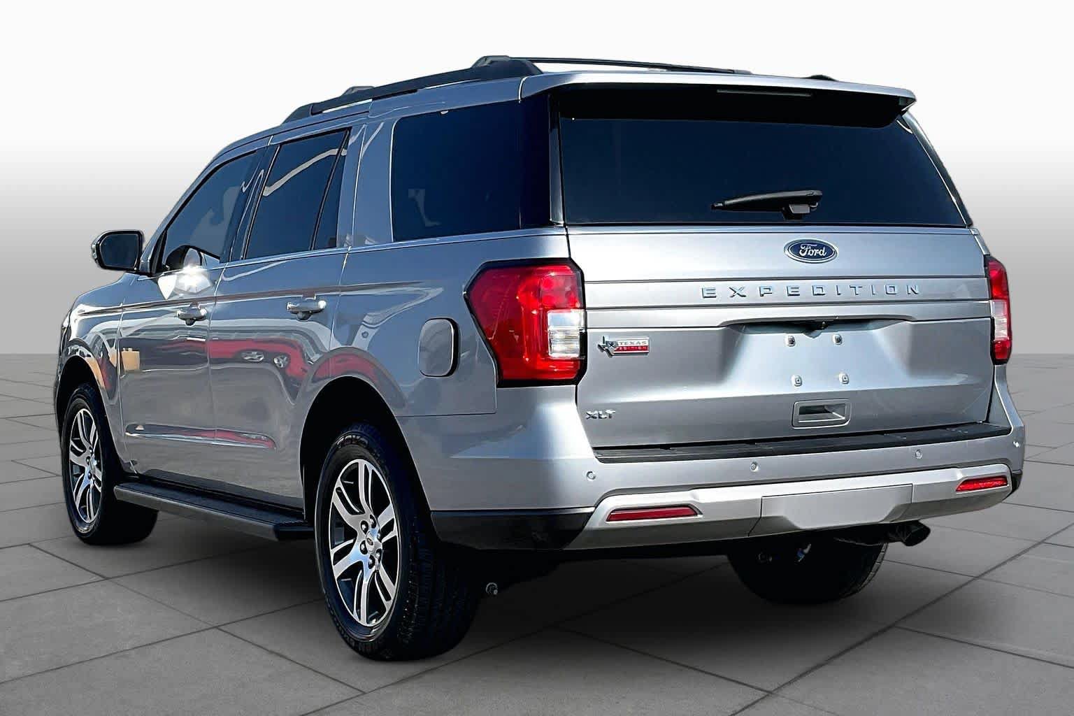 Used 2024 Ford Expedition XLT RWD image 12