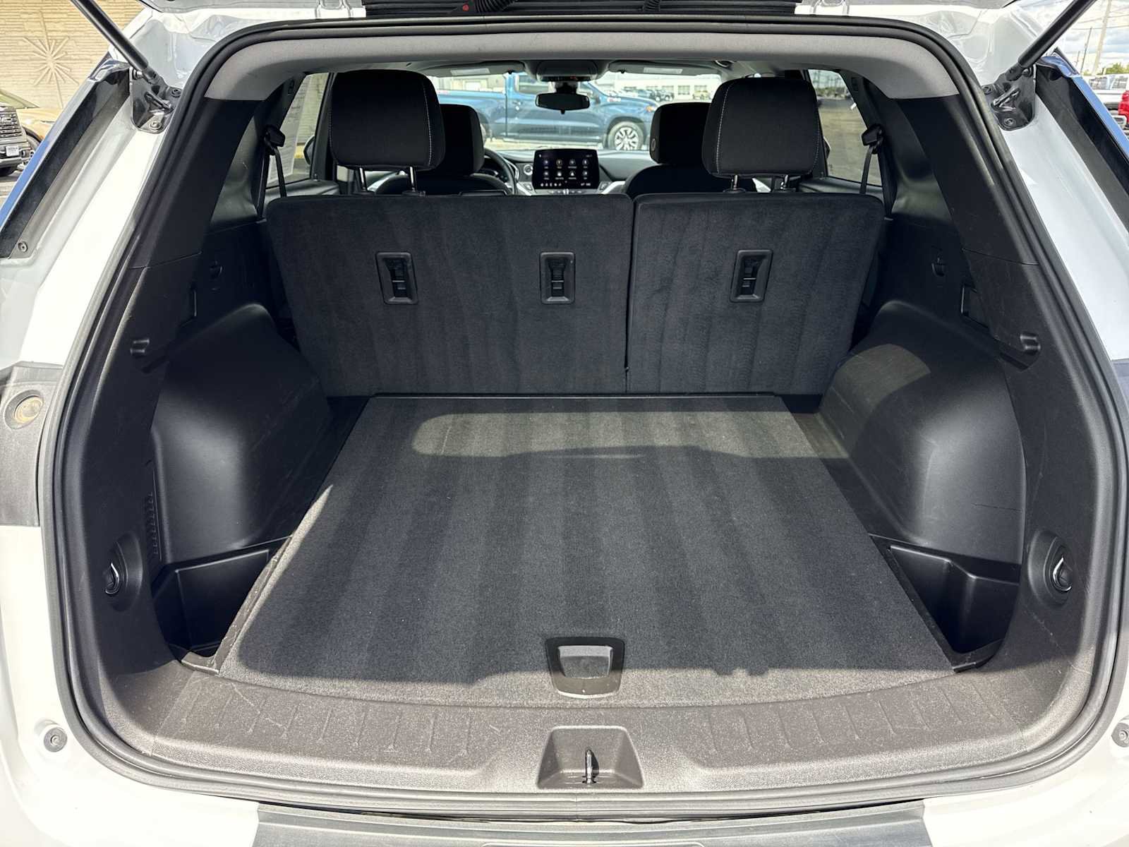 Used 2025 Chevrolet Blazer LT FWD image 19