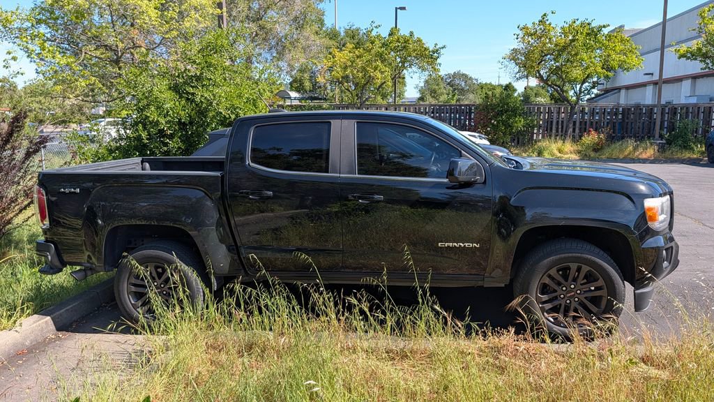 Used 2018 GMC Canyon SLE w/ Nightfall Edition image 2