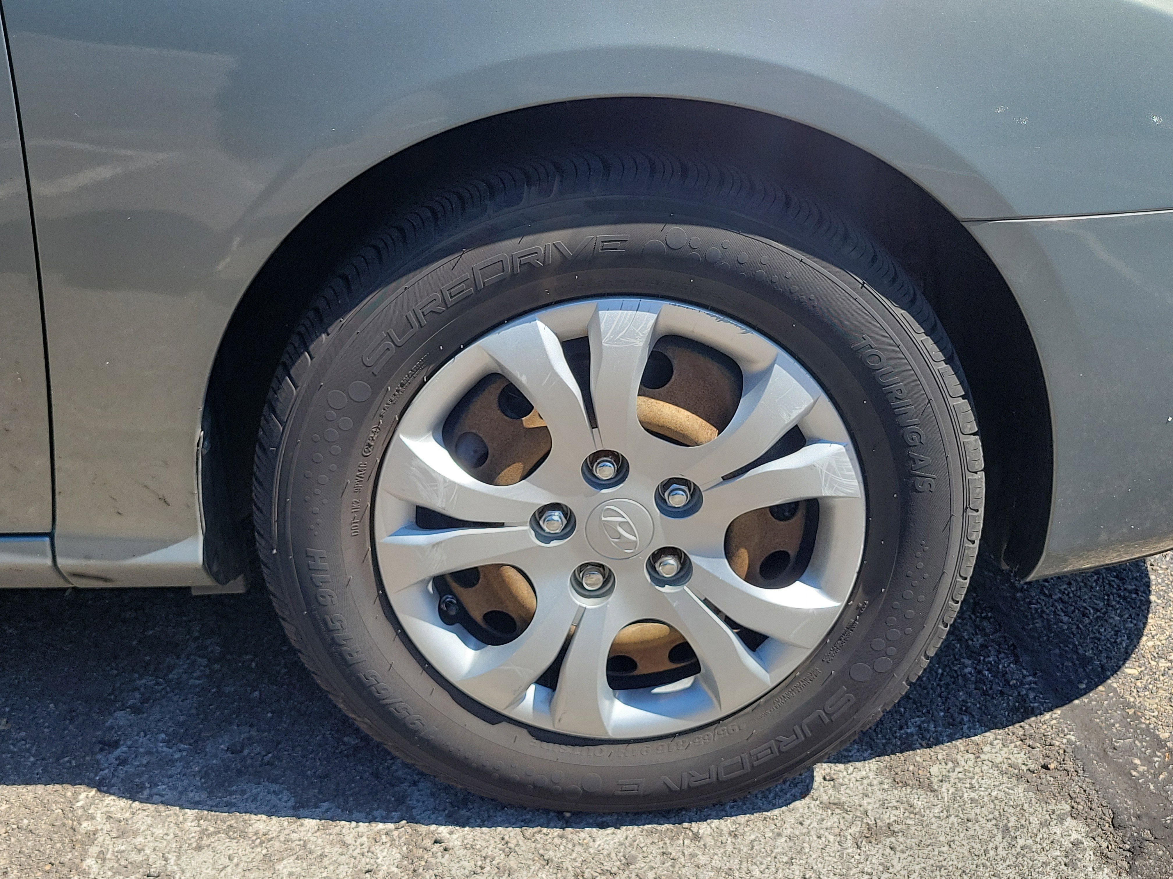 Used 2010 Hyundai Elantra GLS FWD image 6