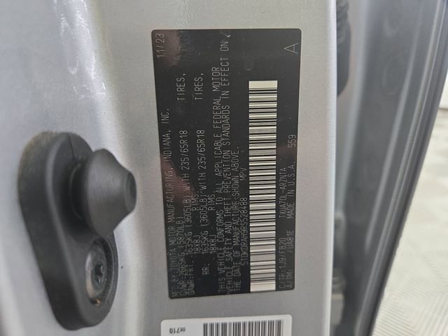 Used 2024 Toyota Highlander LE image 30