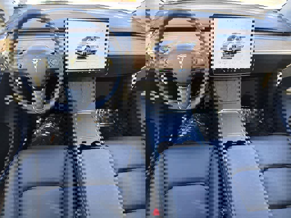 Used 2022 Tesla Model Y Long Range image 12