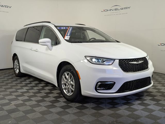 Used 2022 Chrysler Pacifica Touring-L image 10