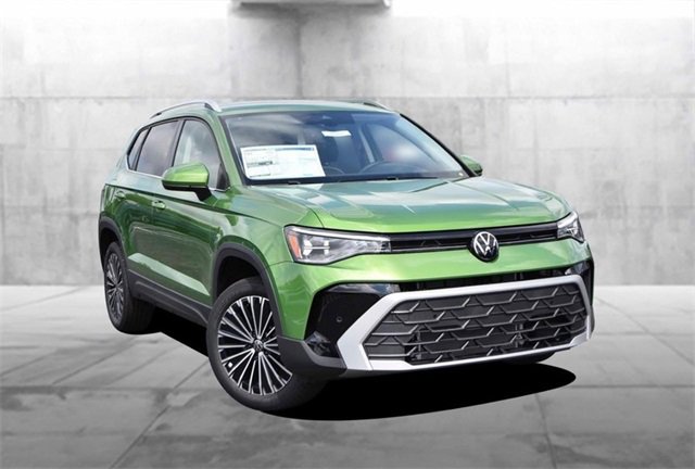 New 2025 Volkswagen Taos SE image 2