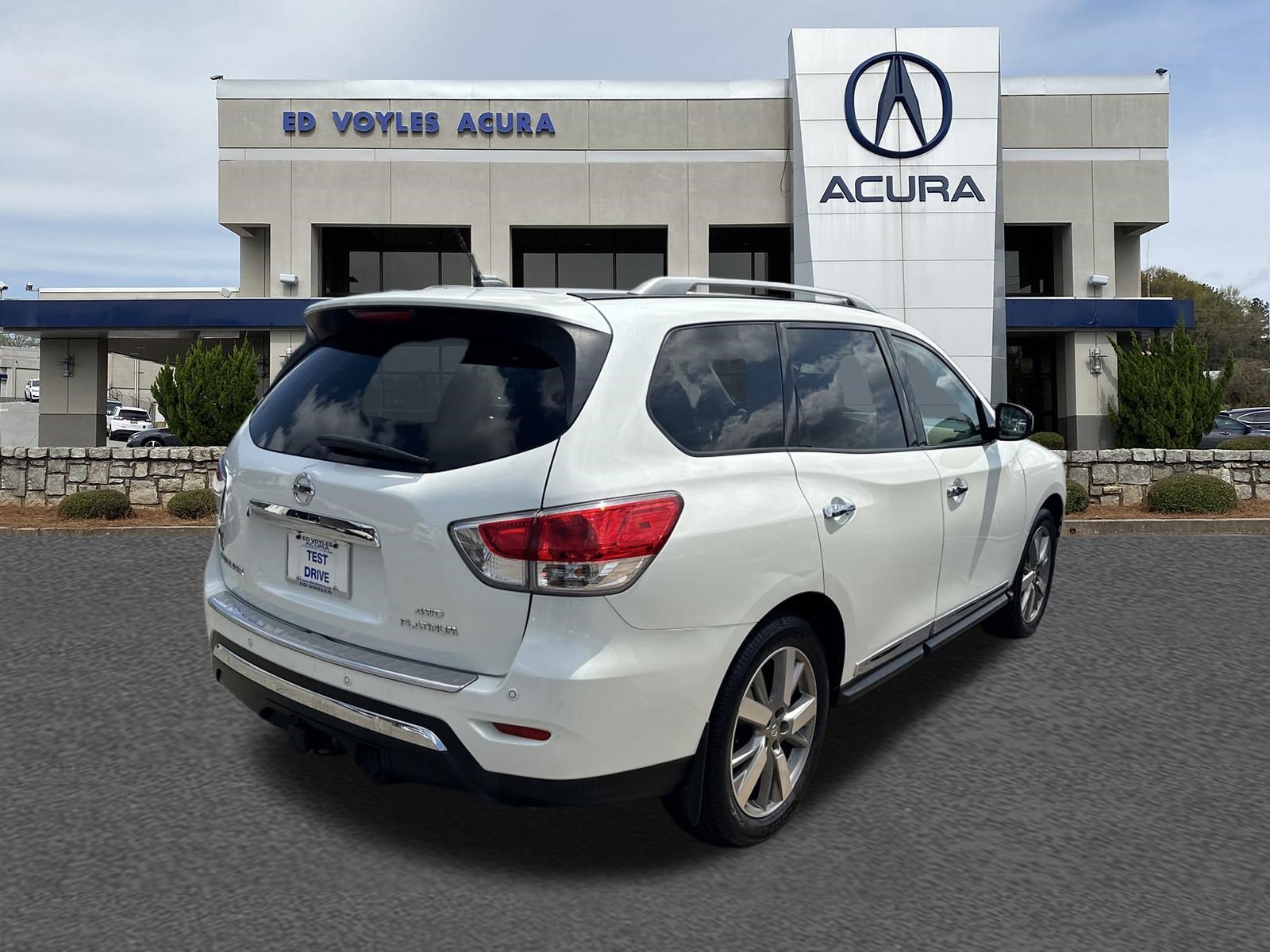 Used 2016 Nissan Pathfinder Platinum AWD/4WD image 5
