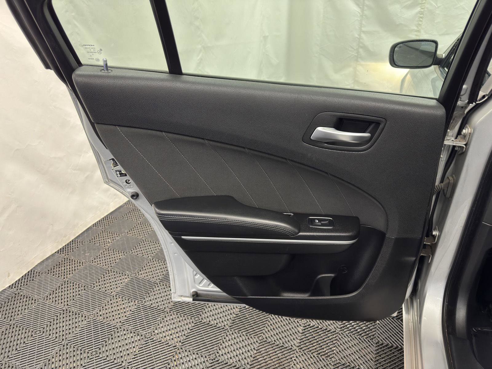 Used 2019 Dodge Charger SXT image 24