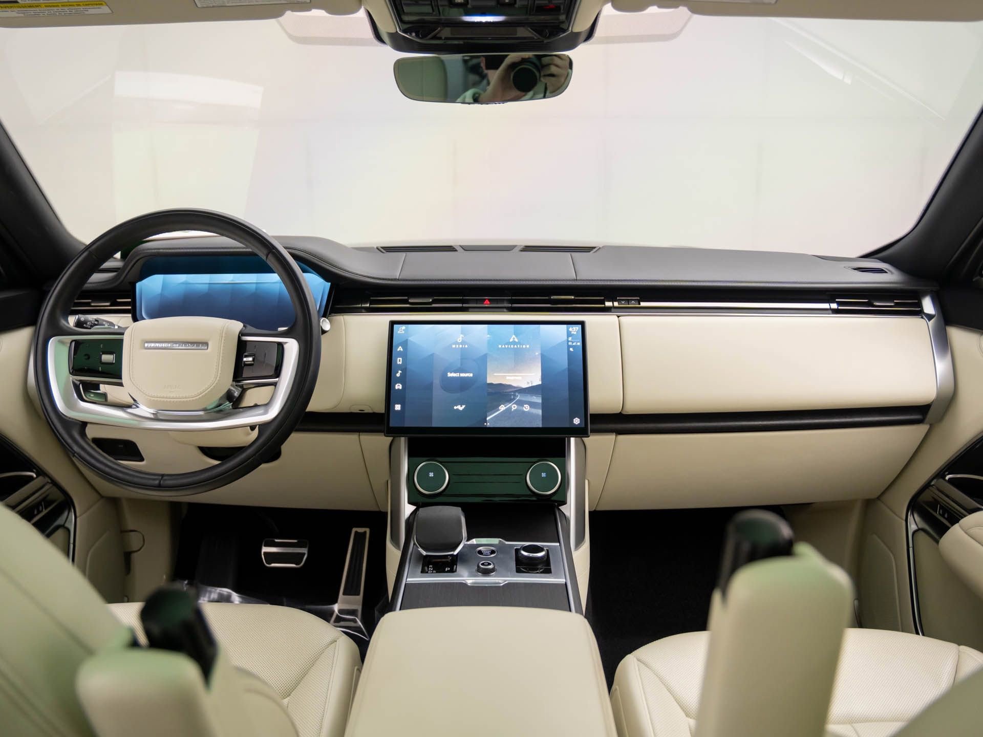 Used 2023 Land Rover Range Rover SE image 10