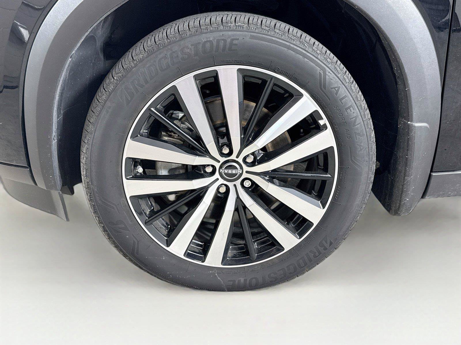 Used 2025 Nissan Pathfinder Platinum FWD image 18