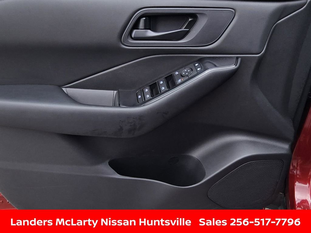 Used 2025 Nissan Rogue S AWD/4WD image 20