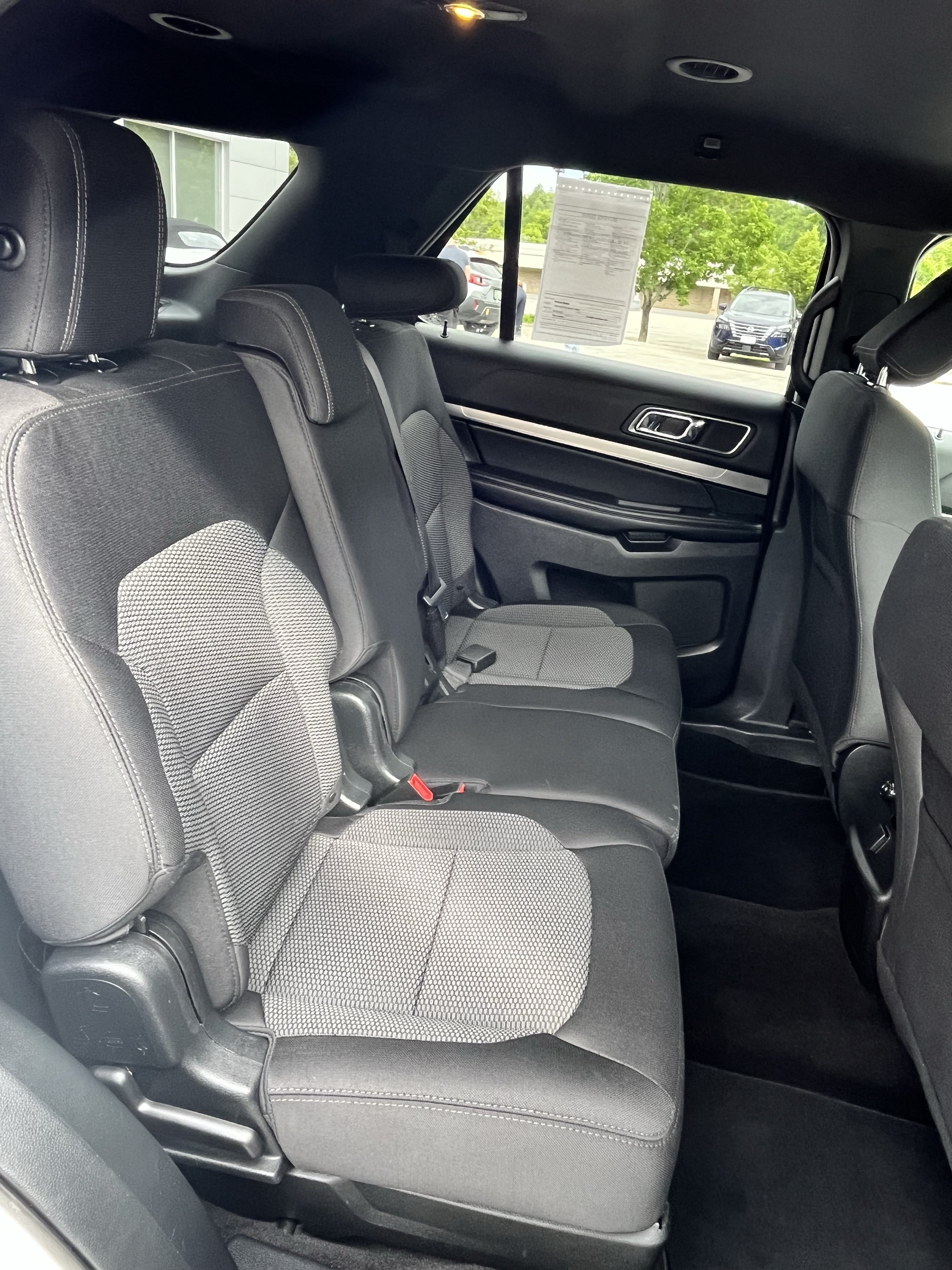 Used 2018 Ford Explorer XLT w/ Equipment Group 201A AWD/4WD image 16
