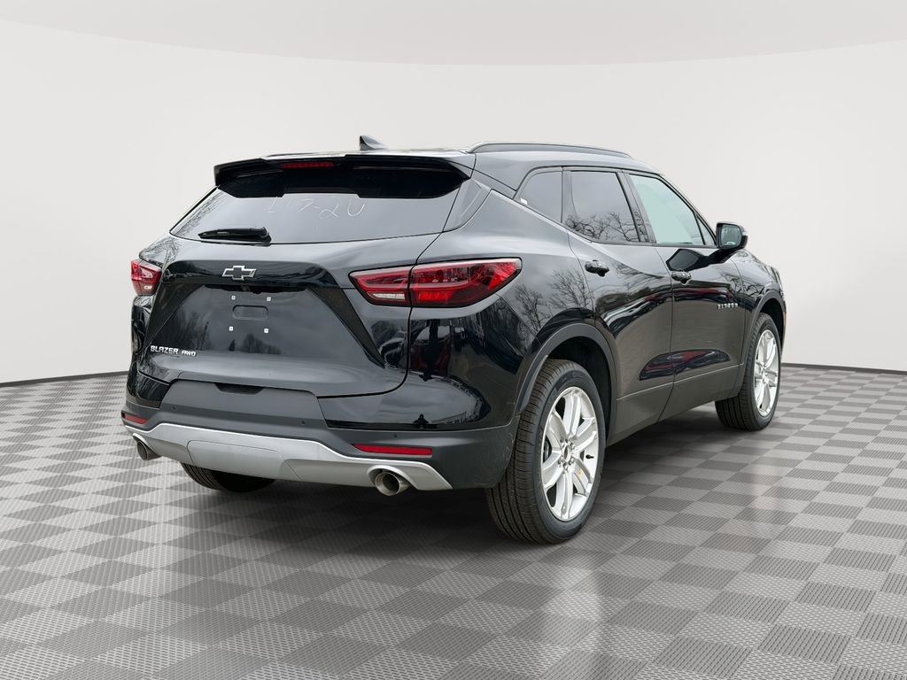 New 2026 Chevrolet Blazer LT w/ LPO, Black Grille Bar Package AWD/4WD image 4
