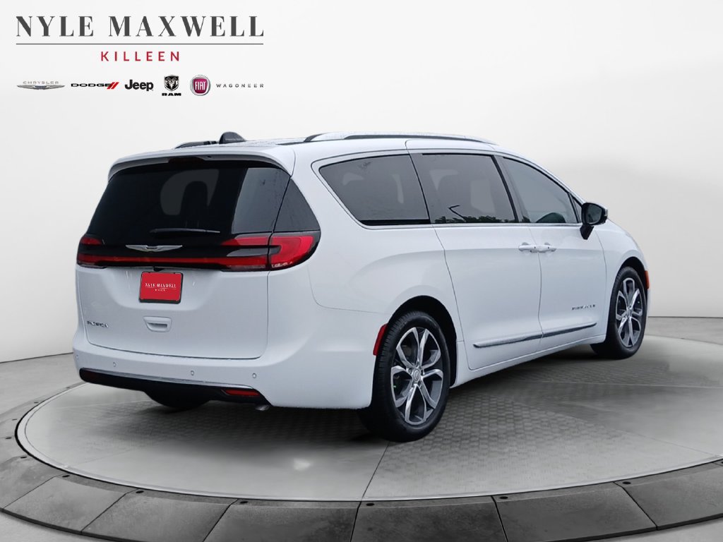 New 2026 Chrysler Pacifica Pinnacle FWD image 16