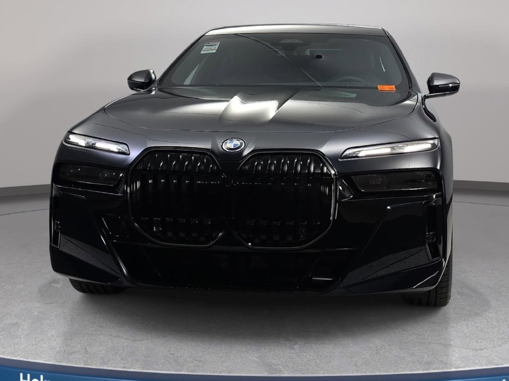 New 2026 BMW 750e xDrive w/ Executive Package AWD/4WD image 2