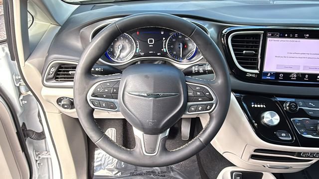 Used 2024 Chrysler Pacifica Touring-L image 20