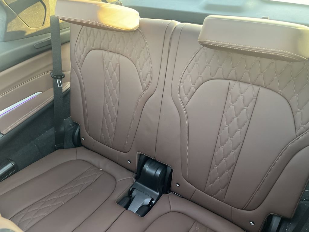 Used 2023 BMW X7 M60i image 40