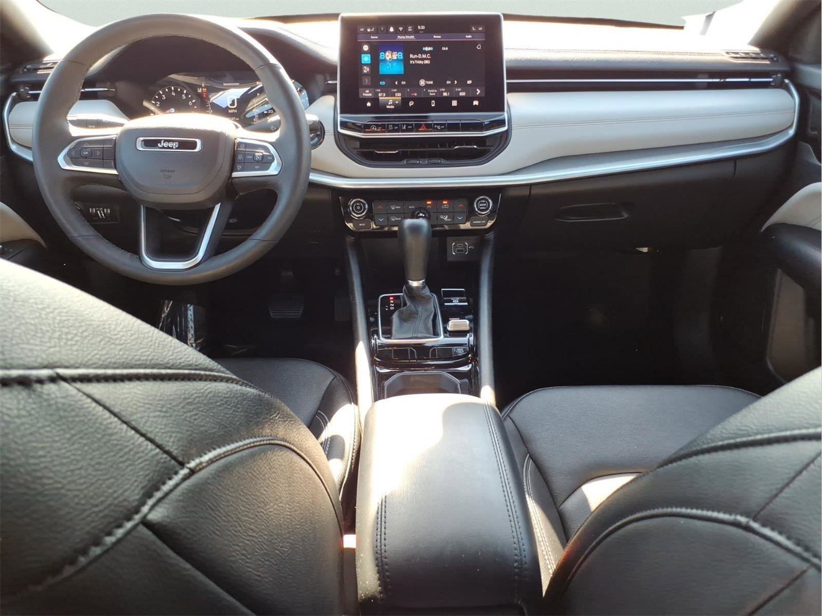 Used 2025 Jeep Compass Limited AWD/4WD image 12