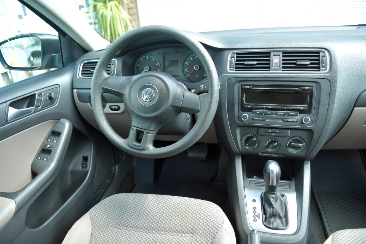 Used 2014 Volkswagen Jetta S image 32