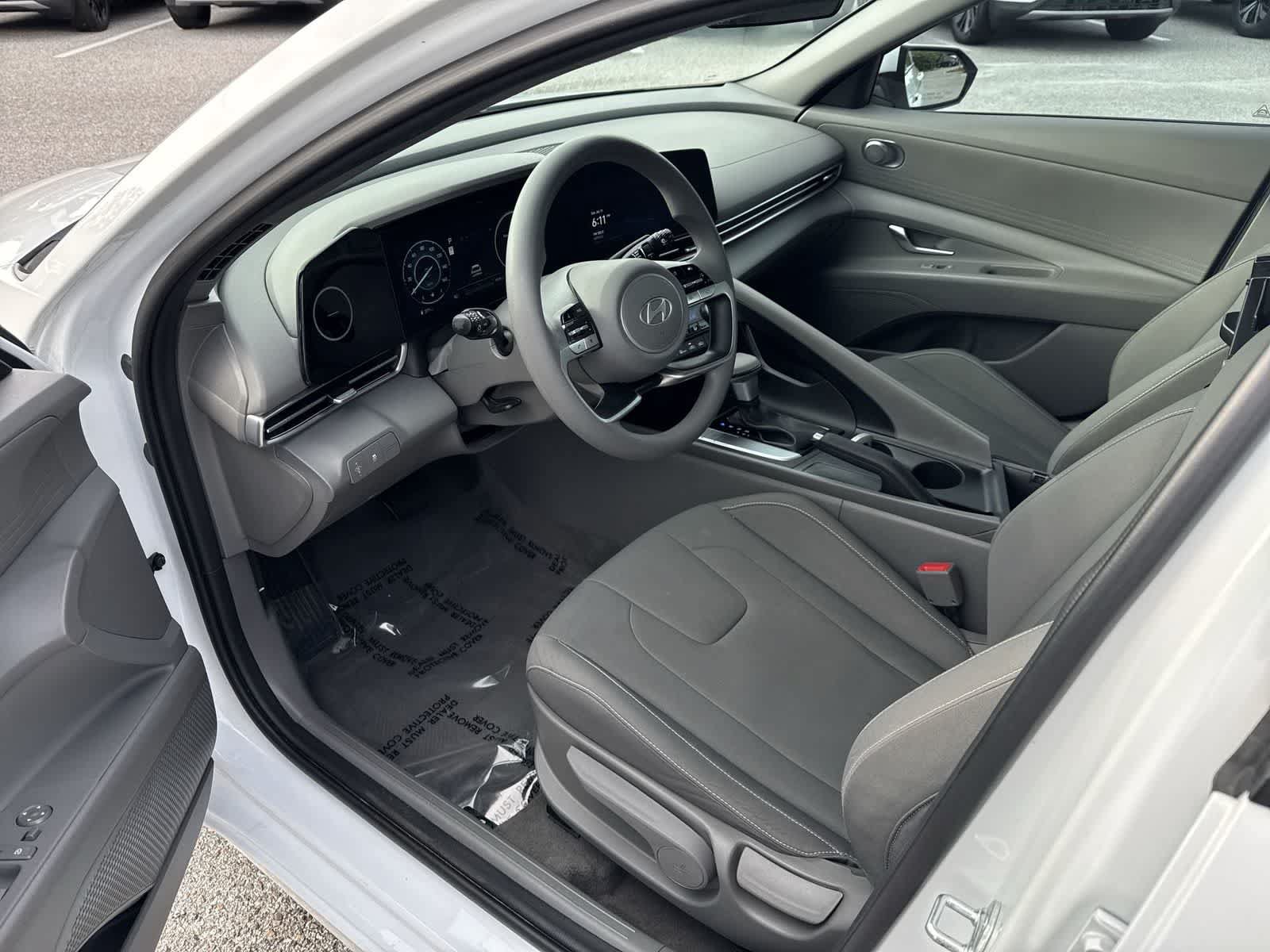 Used 2024 Hyundai Elantra SEL FWD image 10