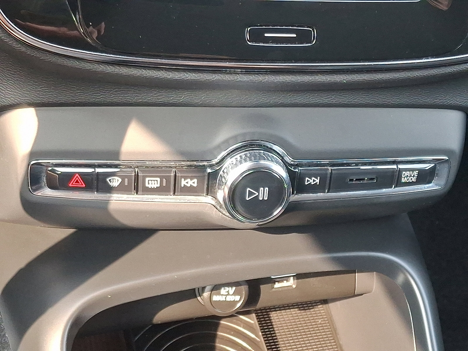 Used 2019 Volvo XC40 T5 Momentum image 16