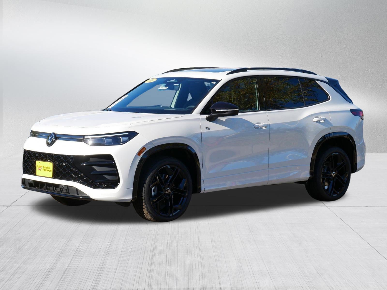 New 2026 Volkswagen Tiguan SE R-Line AWD/4WD image 2