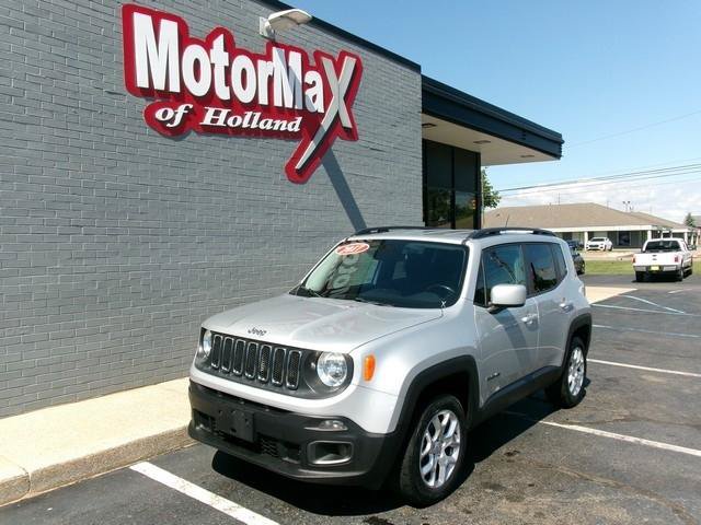 Used 2017 Jeep Renegade Latitude w/ Cold Weather Group AWD/4WD image 2