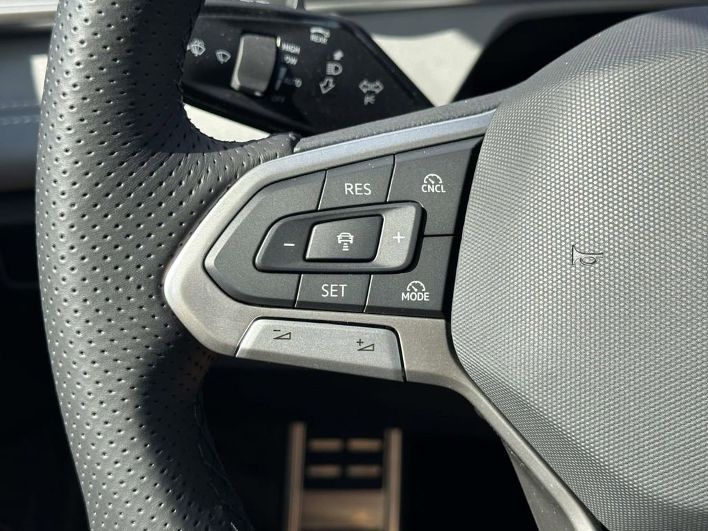 New 2026 Volkswagen Tiguan SE R-Line AWD/4WD image 17