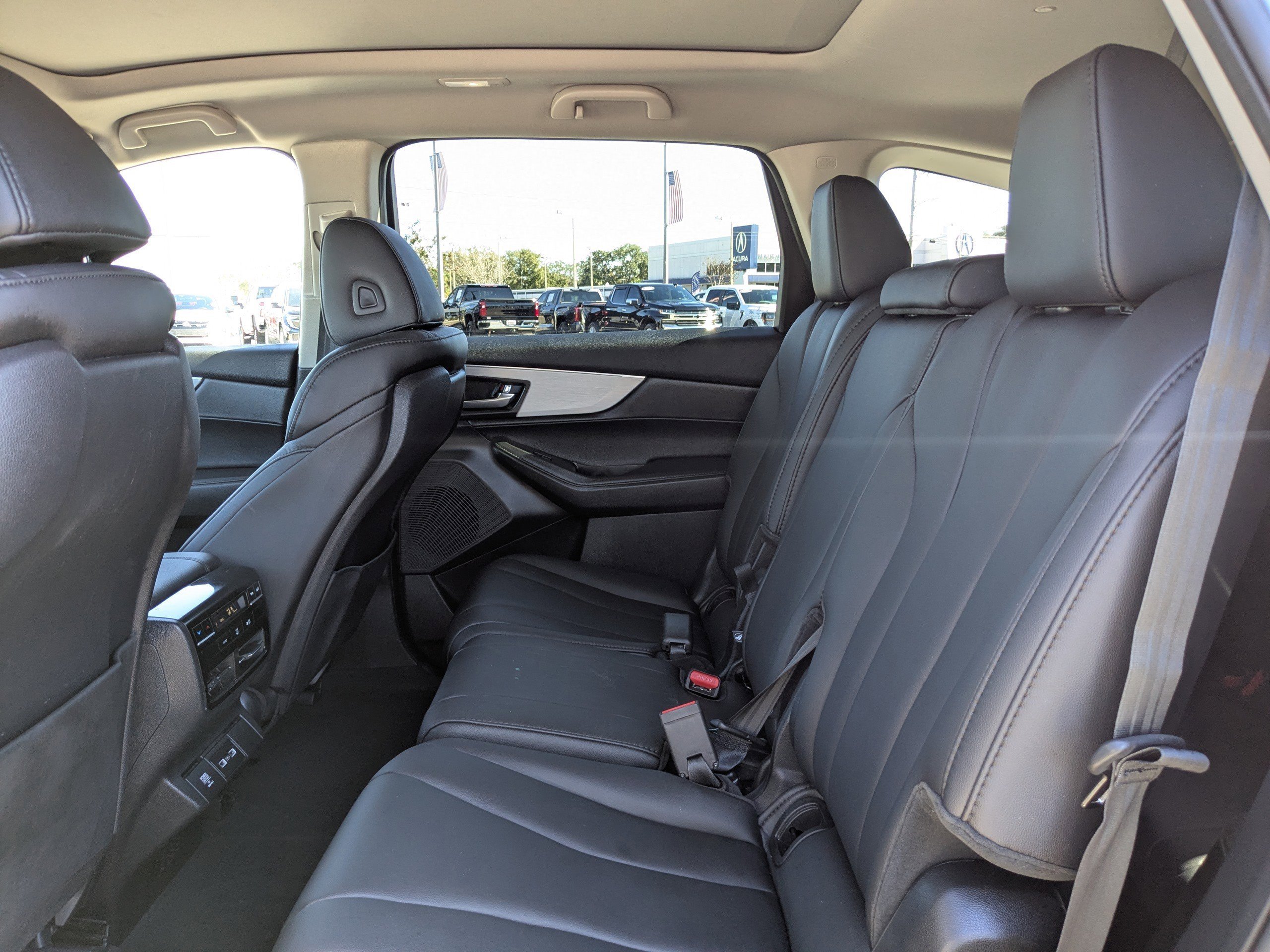 Used 2023 Acura MDX SH-AWD image 14