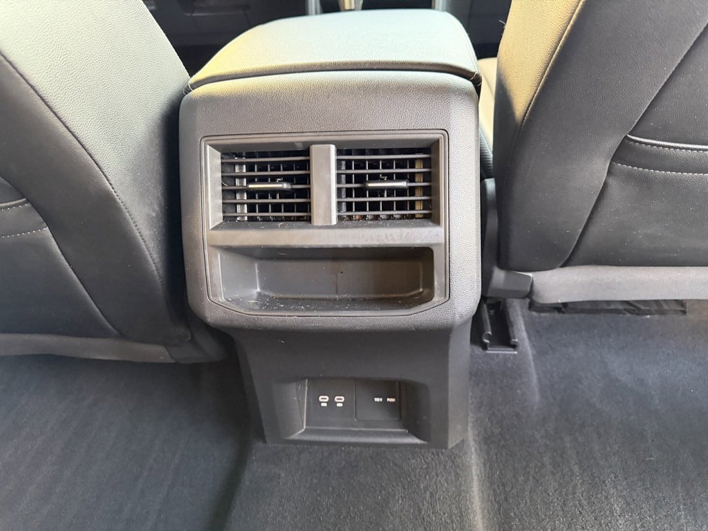 Used 2021 Volkswagen Atlas Cross Sport SE image 31