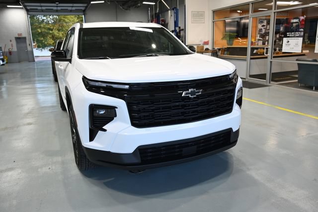 New 2027 Chevrolet Traverse LT w/ Midnight/Sport Edition AWD/4WD image 3