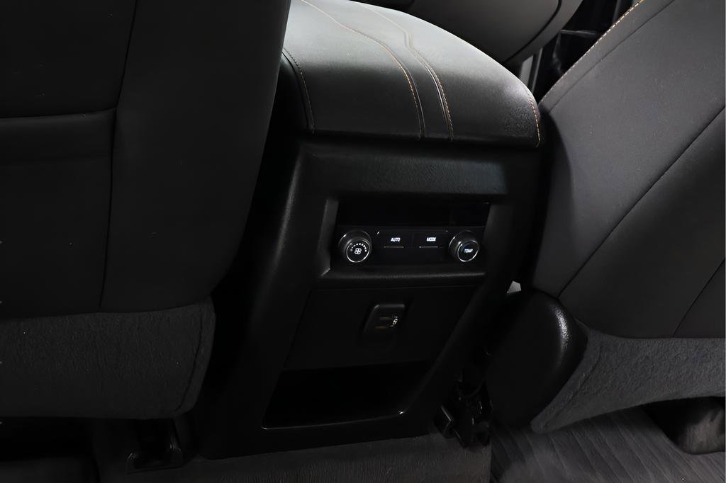 Used 2019 Chevrolet Traverse LT FWD image 25