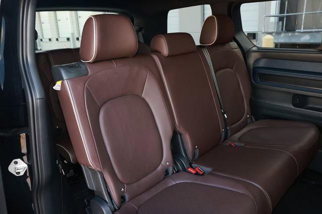 Used 2025 Volkswagen ID. Buzz Pro S RWD image 17