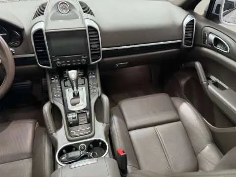 Used 2018 Porsche Cayenne Platinum Edition image 28