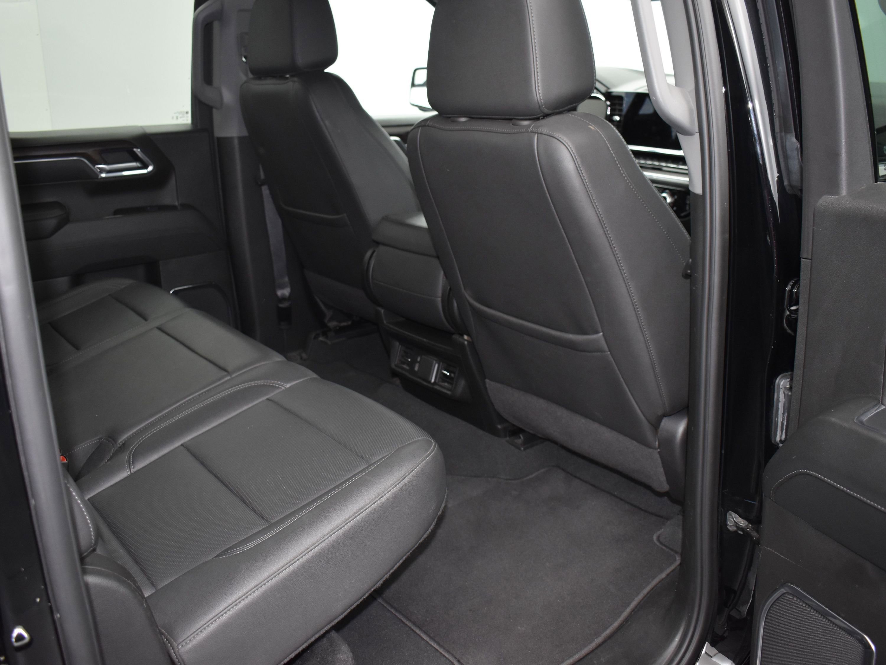 Used 2025 GMC Sierra 1500 SLT image 10