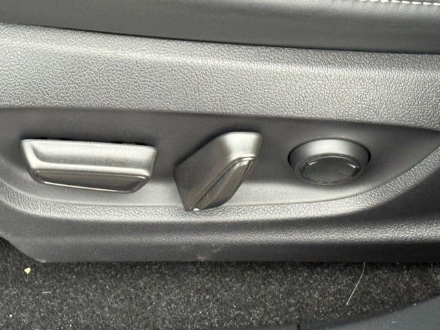 Used 2025 Toyota Crown Signia w/ Advanced Technology Package image 23