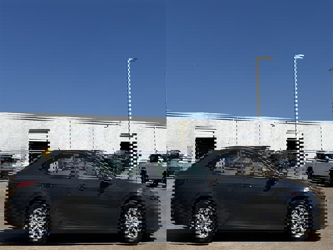 Used 2025 Toyota Camry LE image 3