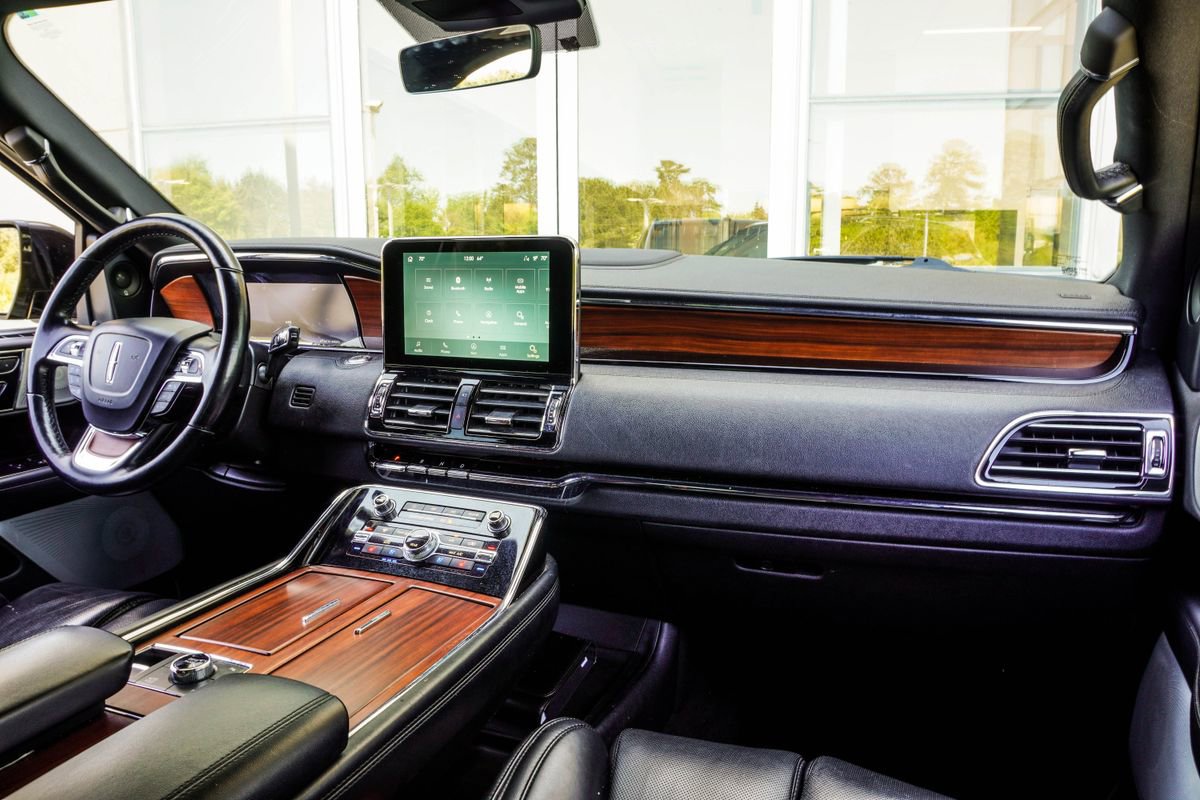 Used 2021 Lincoln Navigator Reserve image 19