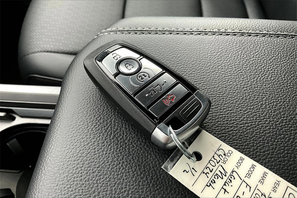 New 2026 Ford F250 Lariat w/ Chrome Package image 36