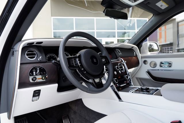 Used 2023 Rolls-Royce Cullinan w/ Cullinan Package image 34